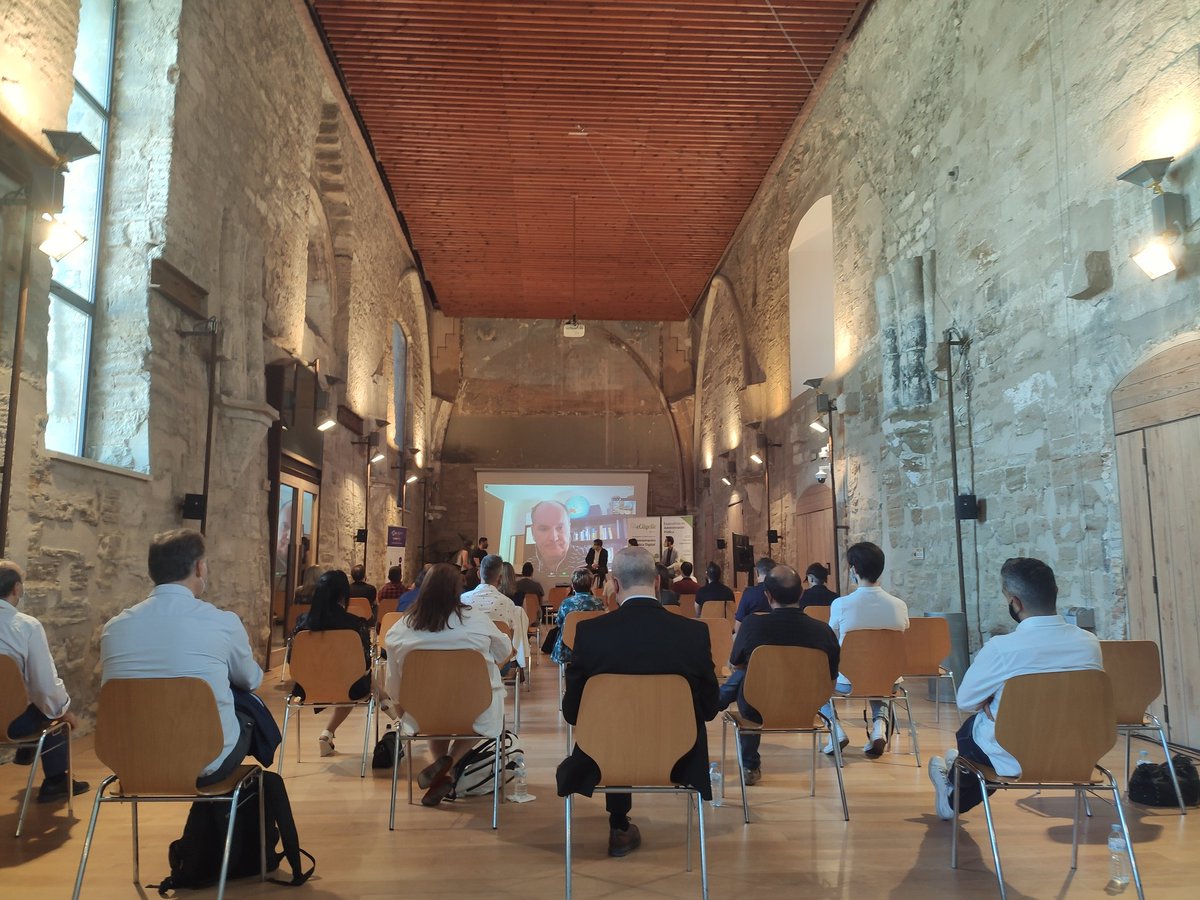 ecityclic's tweet photo. Ahora llega el turno de la mesa redonda con @lsunyol , @joancomaz , @DavidLobatoBuil y Cesar de los Santos.
#eCitylab https://t.co/fMiskRrIG5