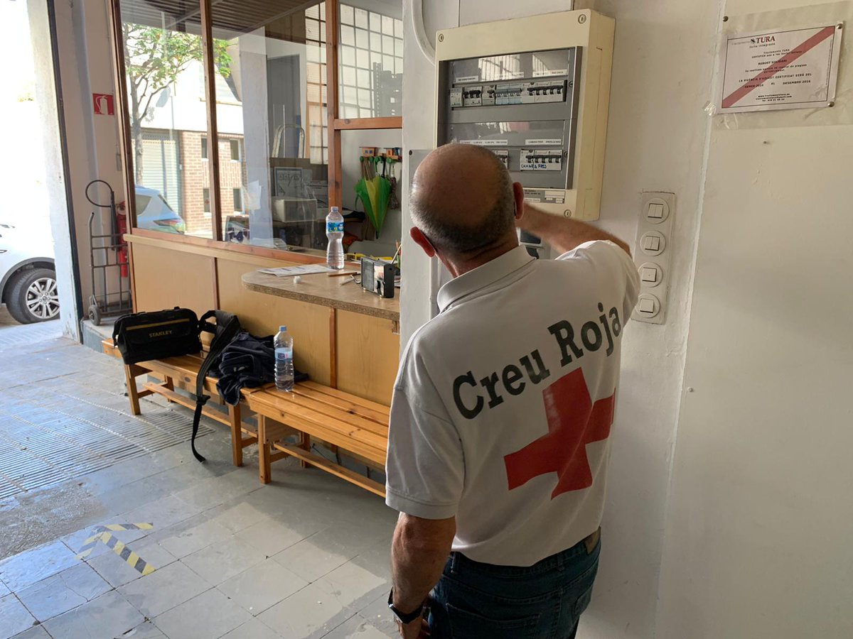 El Rebost Solidari d’Aliments de #CaldesdeMontbui amplia la seva potència elèctrica per instal·lar nous refrigeradors i congeladors que augmentin la capacitat d’emmagatzematge del centre
➡️ ja.cat/Wbzx0
➡️ ja.cat/vOEFp