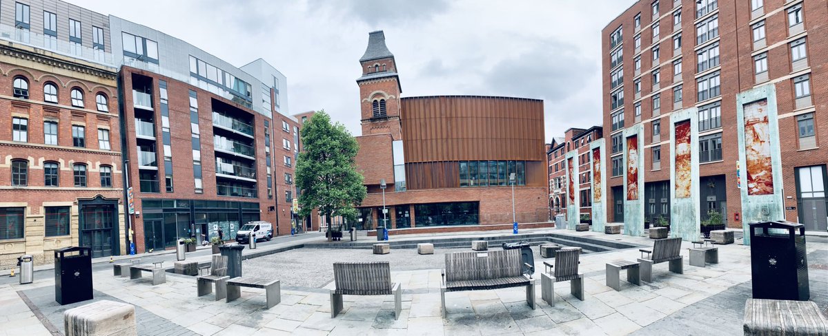 derri_lewis's tweet image. We’re here! 🤩🤩🤩 

@hallestpeters looking absolutely gorgeous — ready to hear 6 brand new pieces brought to life by @tom_mckinney, as part of @PsapphaEnsemble #ComposingFor guitar! 🎸