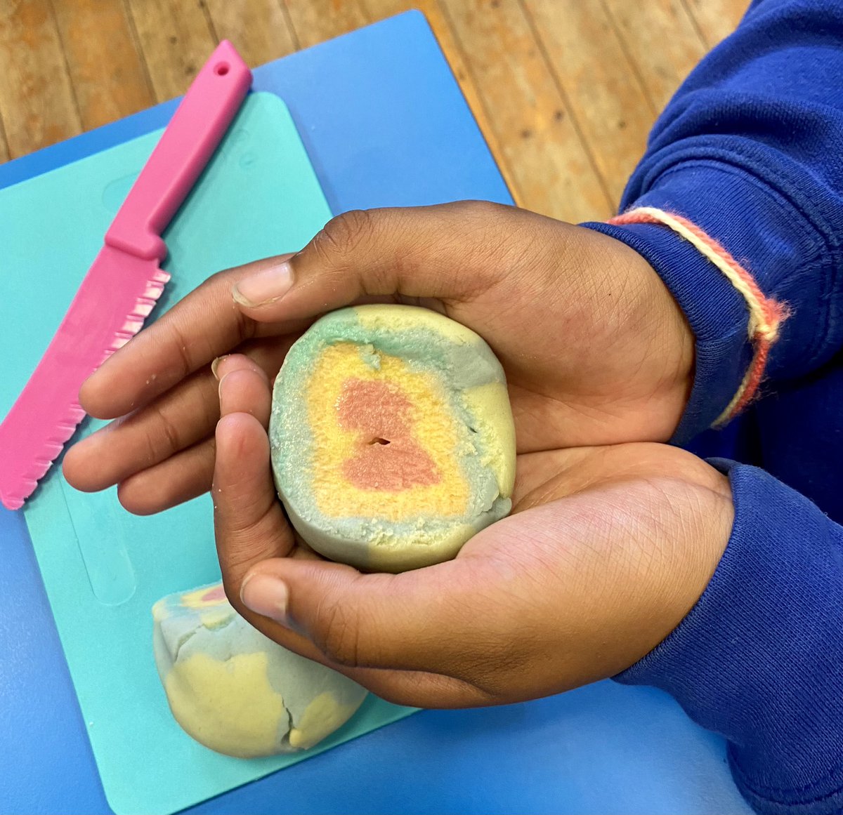 hackforthschool's tweet image. What’s inside? Investigating our world #volcanoes #primarygeography with our @YSJPrimary student @Humanities2020 @The_GA @ManorCharney @PGCEgeogUoY