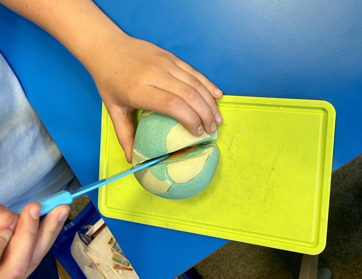 hackforthschool's tweet image. What’s inside? Investigating our world #volcanoes #primarygeography with our @YSJPrimary student @Humanities2020 @The_GA @ManorCharney @PGCEgeogUoY