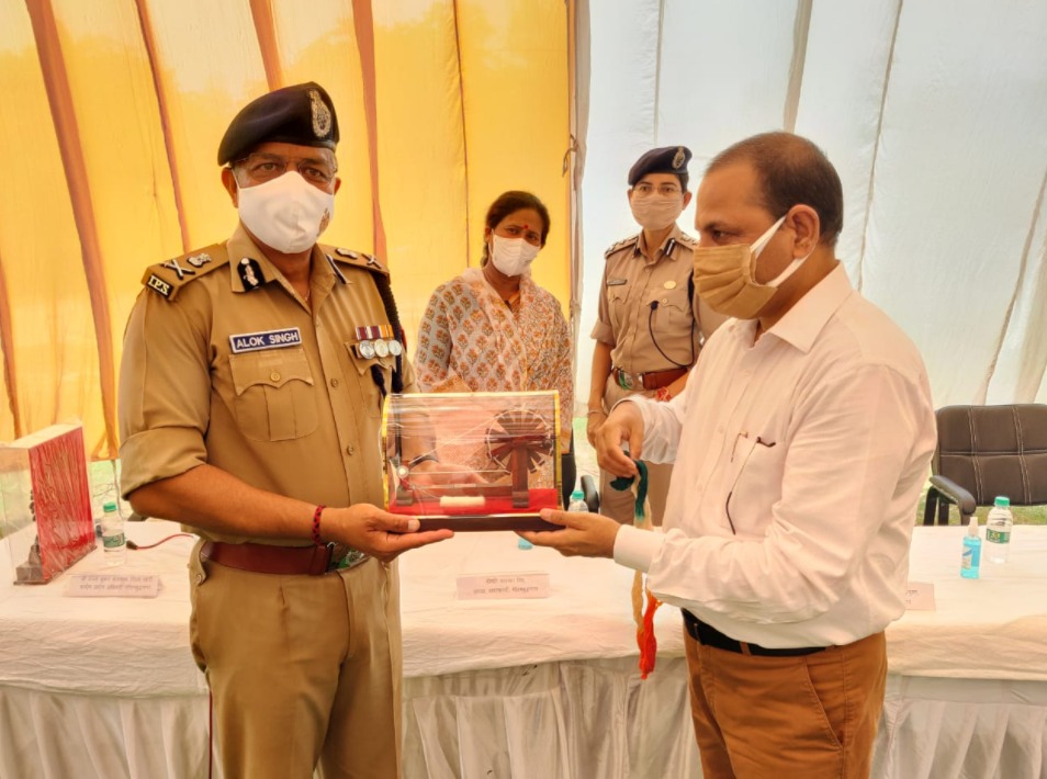 POLICE COMMISSIONERATE GAUTAM BUDDH NAGAR tweet media