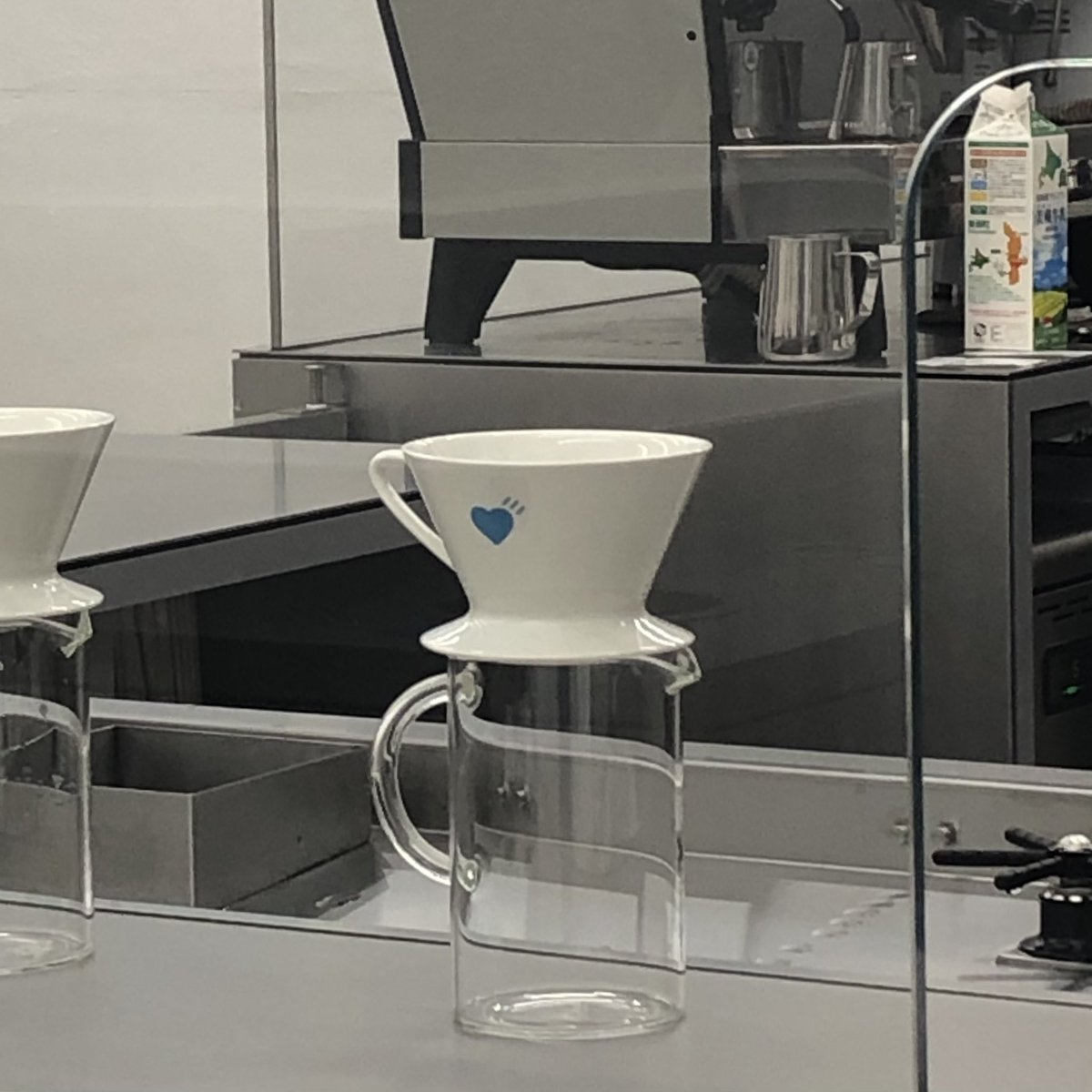 _mydiaryol's tweet photo. HUMAN MADE × BLUE BOTTLE COFFEE 💙 https://t.co/LuvTVVfomk