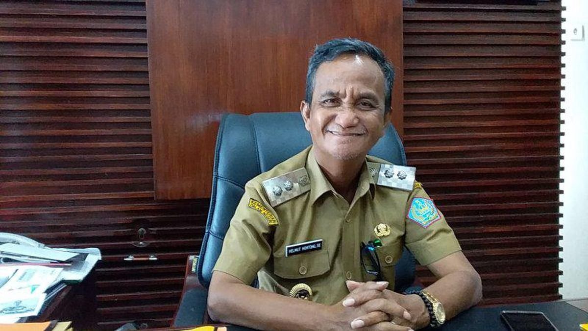 #RIP Wakil Bupati Sangihe Helmud Hontong meninggal dunia dalam penerbangan Bali-Makassar hari ini. Hontong menolak izin tambang emas, "Kasian, rakyat, anak cucu kita bakal jadi korban nantinya, akibat limbah pengolahan emas itu" sinarharapan.net/2021/04/wakil-…