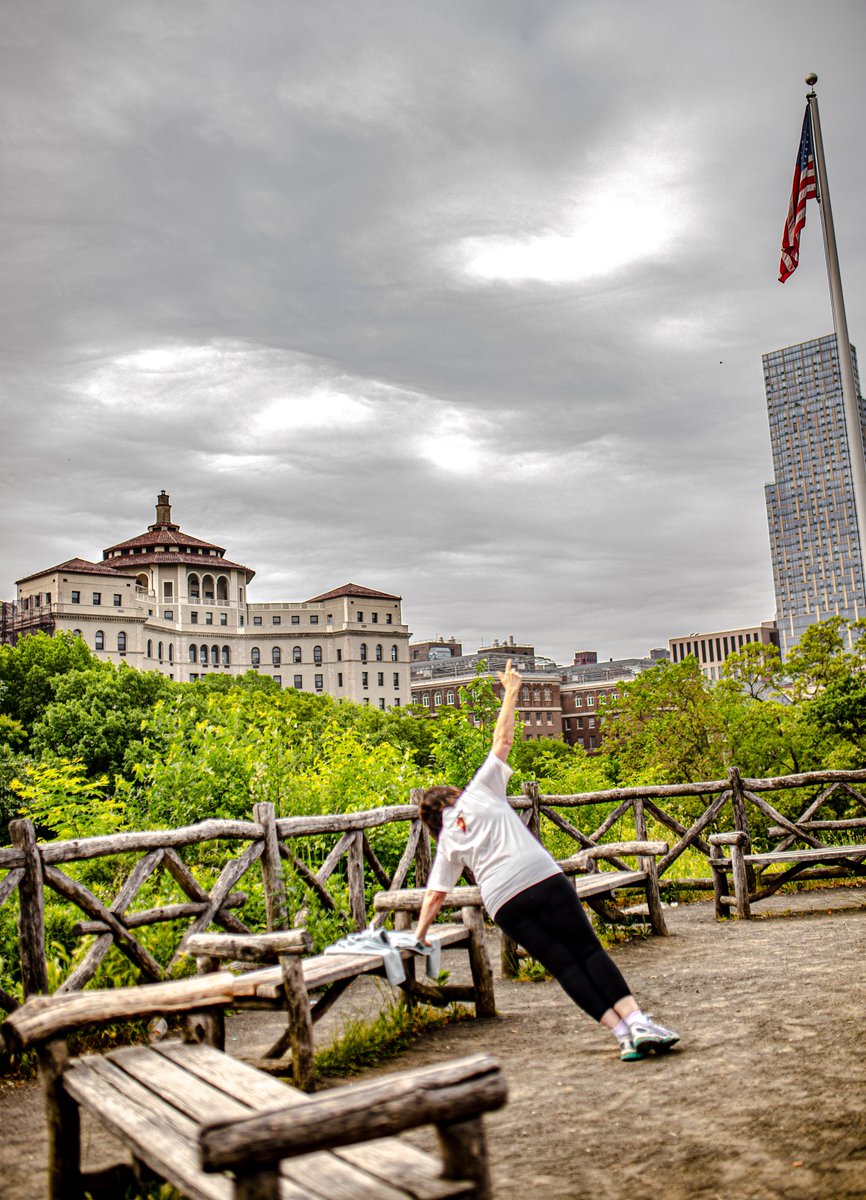fotogosaurus's tweet photo. over there https://t.co/bIcajdIb1I #NYC #NewYork #NewYorkCity #CentralPark #Stretching #WorkOut #flag #AmericanFlag #lookout #pointing #gesture #Gesturing #StreetPhoto #StreetPhotography #sideways #balance https://t.co/Riaq8UV5tS