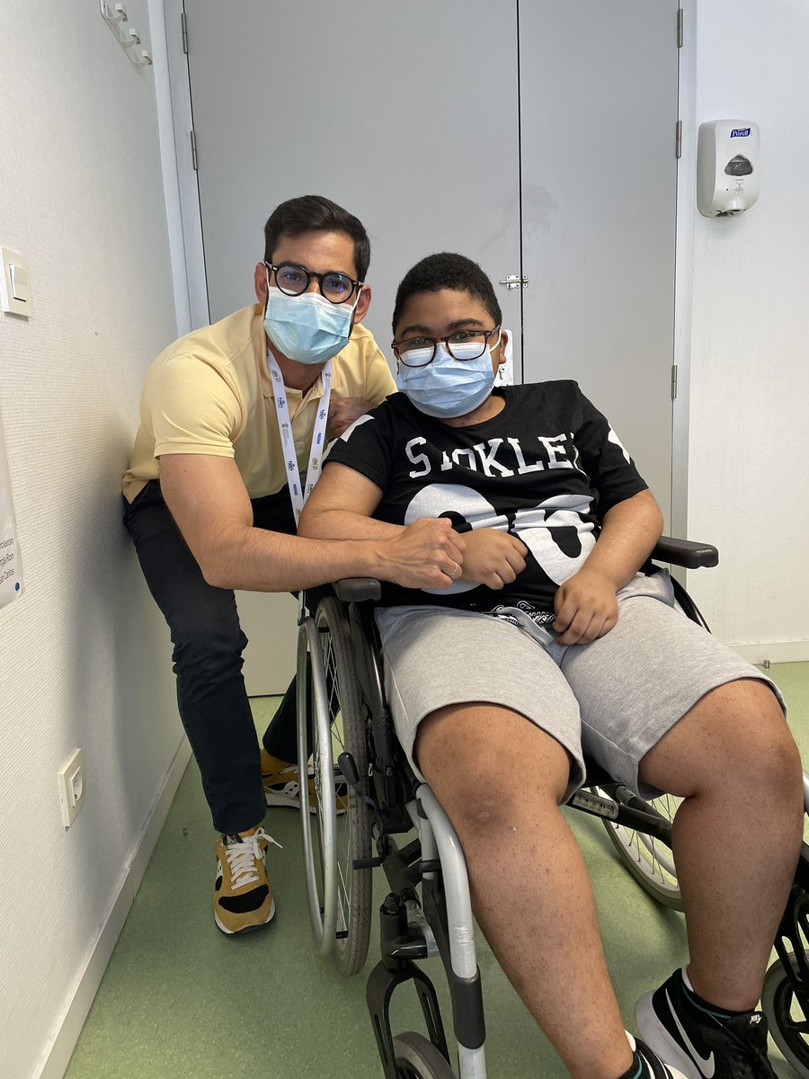 adrian garcia ron (@a_garciaron) on Twitter photo Este niño en mi amigo Ismael. Sufre una distrofia muscular de duchenne. Ha perdido la capacidad para caminar, y en su edificio se niegan a poner un ascensor. No se a quien le corresponde, pero algo hay que hacer no?? <a href="/IdiazAyuso/">Isabel Díaz Ayuso</a> <a href="/SaludMadrid/">Salud Madrid</a> <a href="/AlmeidaPP_/">José Luis Martínez-Almeida</a> <a href="/DPPSpain/">Duchenne Parent Project España</a> <a href="/AgruDuchenneCL/">Fundación Duchenne Chile</a> Este niño en mi amigo Ismael. Sufre una distrofia muscular de duchenne. Ha perdido la capacidad para caminar, y en su edificio se niegan a poner un ascensor. No se a quien le corresponde, pero algo hay que hacer no?? <a href="/IdiazAyuso/">Isabel Díaz Ayuso</a> <a href="/SaludMadrid/">Salud Madrid</a> <a href="/AlmeidaPP_/">José Luis Martínez-Almeida</a> <a href="/DPPSpain/">Duchenne Parent Project España</a> <a href="/AgruDuchenneCL/">Fundación Duchenne Chile</a>