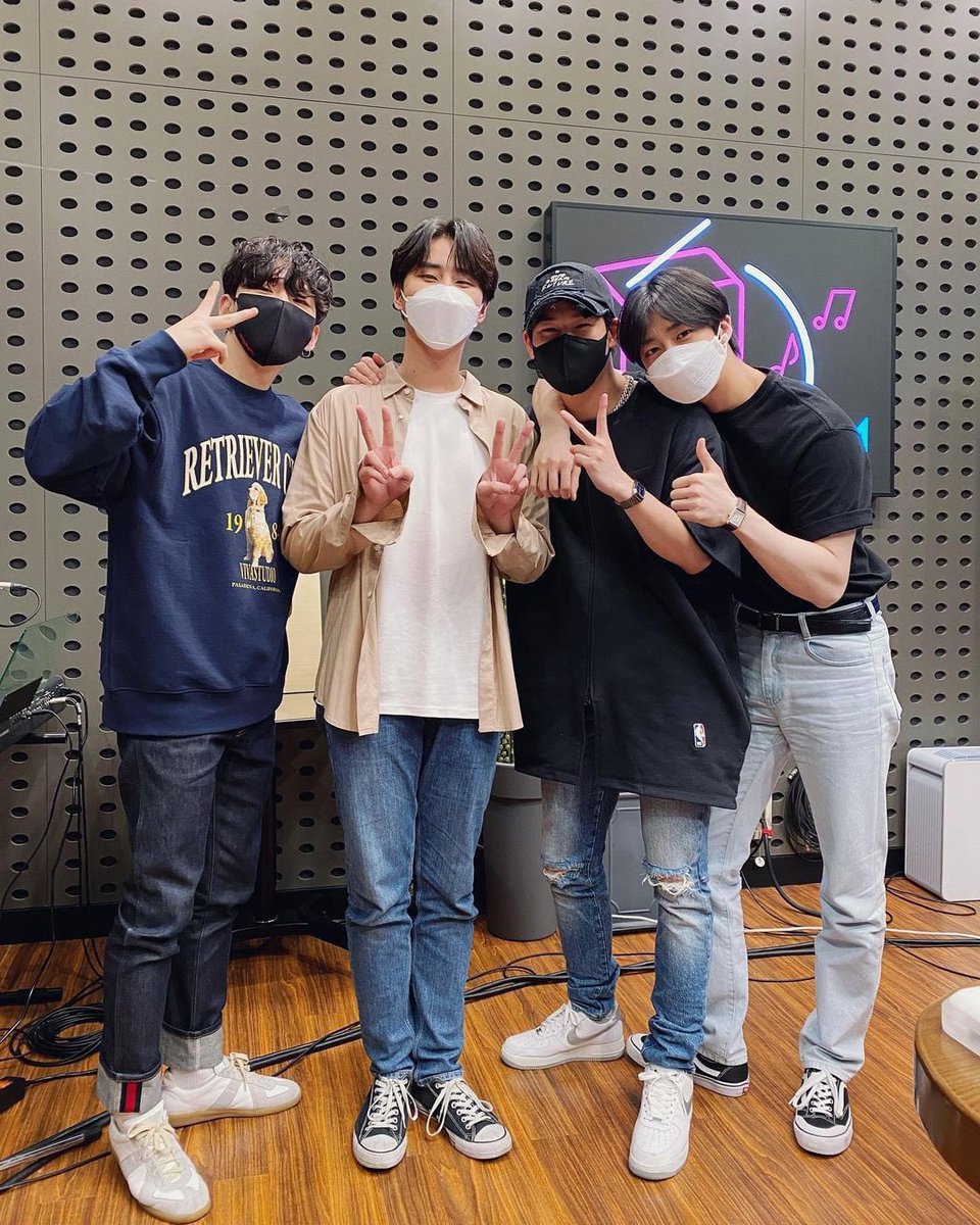 loon_ali's tweet photo. ГОСПОДИ ХЕНВОН КУДА ТЫ РАСТЁШЬ 
@OfficialMonstaX https://t.co/Jh3PB5jU4U