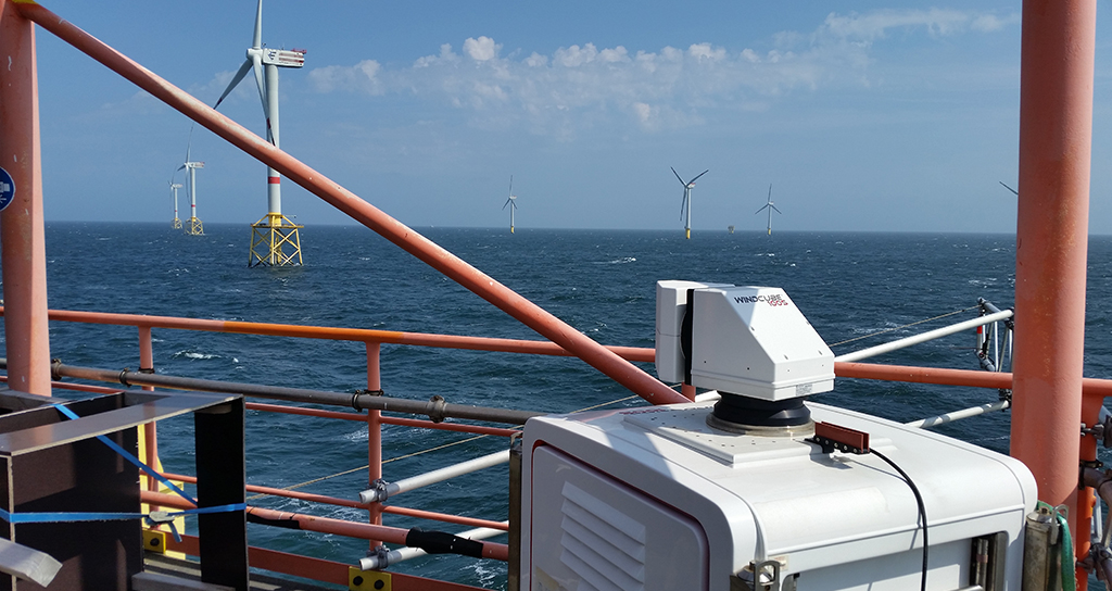 VaisalaGroup's tweet image. With more reliable #winddata, accurate information on prevailing #weather conditions, approaching thunderstorms and sea state monitoring, #maritime offshore operations can be kept more safe and efficient. Read more from @SeaTechnology 👉 bit.ly/3vayIts #renewableenergy