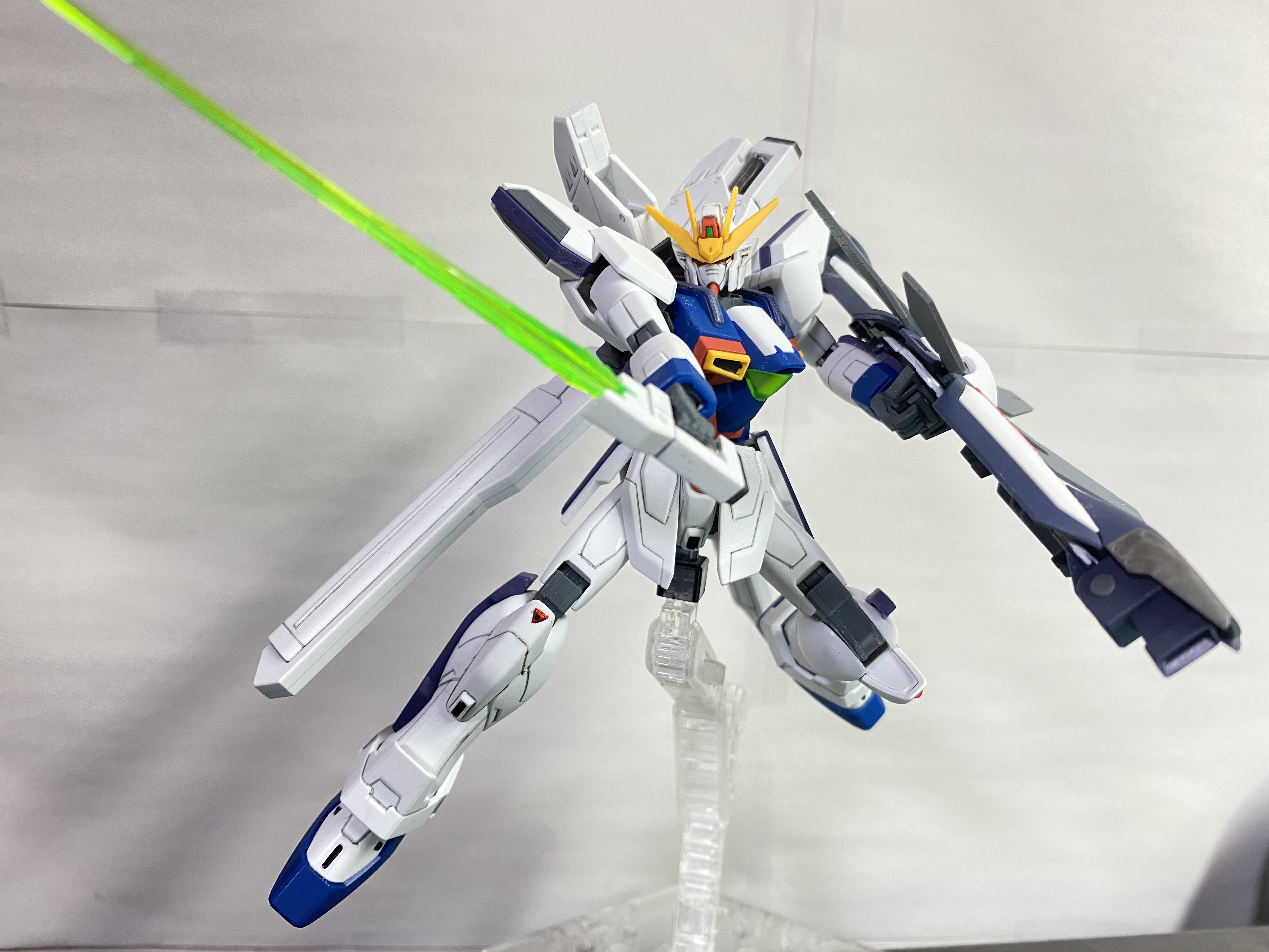 クノティス ガンプラプチレビュー Hgaw ガンダムxディバイダー 完成です 可動域は広いです 色分けはセンサー 赤 白 黒 グレー メカグレーが足りないです ガンダムxとの違いは武装類と青色が少し明るくなったことです めちゃくちゃカッコイイ