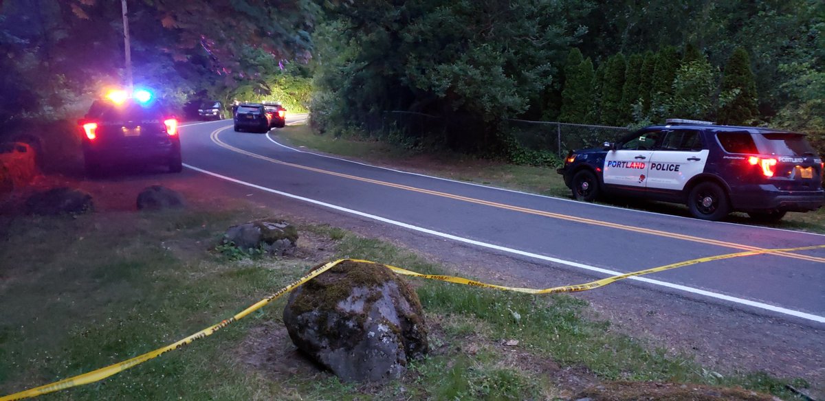 KGWphotog's tweet photo. Another morning, another shooting. Portland Police securing area near Rocky Butte park in NE Portland. Police confirm a shooting. No word on injuries or arrests. @KGWNews #PortlandShooting #shotsfired https://t.co/SwKBPvQ0Lj
