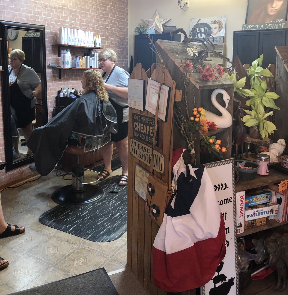 debworks's tweet photo. Shared spaces is a great way to fill empty building! #ideafriendly #oliniowa https://t.co/I2UzBL9jOf