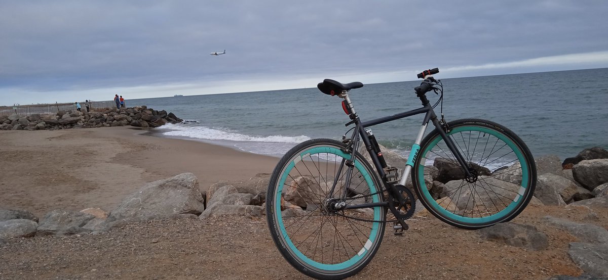 <a href="/bicibaix/">bicibaix</a> Hace pocos días bajamos hacia El Remolar de camino a Gavà Mar y encontramos el área cerrada en protección a la nidificación. Super bien por la biodiversidad del Remolar-Filipines <a href="/xarxadeparcs/">Xarxa de Parcs Naturals</a> <a href="/deltallobregat/">Delta del Llobregat</a> <a href="/ViladecansTweet/">AjuntamentViladecans</a> <a href="/diba/">Diputació de Barcelona</a> <a href="/yerkabikes/">Yerka Bikes</a> igualmente disfrutamos <a href="/bicicletaAMB/">Bicicleta AMB</a>