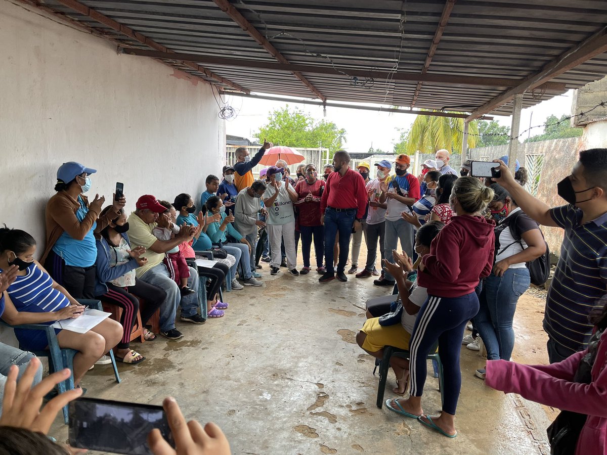 felipejorge2021's tweet photo. Visitamos la parroquia Chirica de San Félix municipio Caroní Edo Bolívar donde fui recibido con gran entusiasmo y alegria por el pueblo. recogimos propuestas, solicitudes y necesidades que aquejan a las comunidades en materia de servicios públicos. @NicolasMaduro @dcabellor https://t.co/08CuzsPp8T
