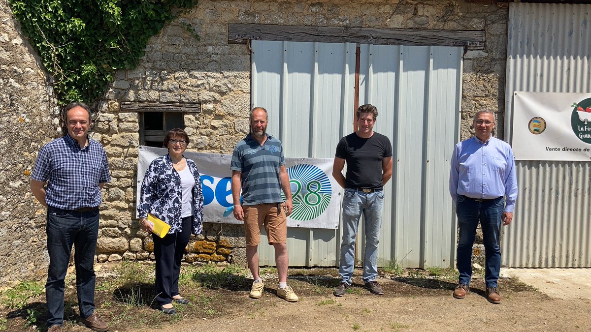 [PRINTEMPS #bio]☀️👩‍🌾
@ChLambert_FNSEA termine sa visite en Eure-et-Loir.« Les agriculteurs bio doivent continuer à avoir accès à un crédit d’impôt bio ambitieux. L’aide à la conversion est indispensable pour compenser les pertes de revenus de l’agriculteur en transition »