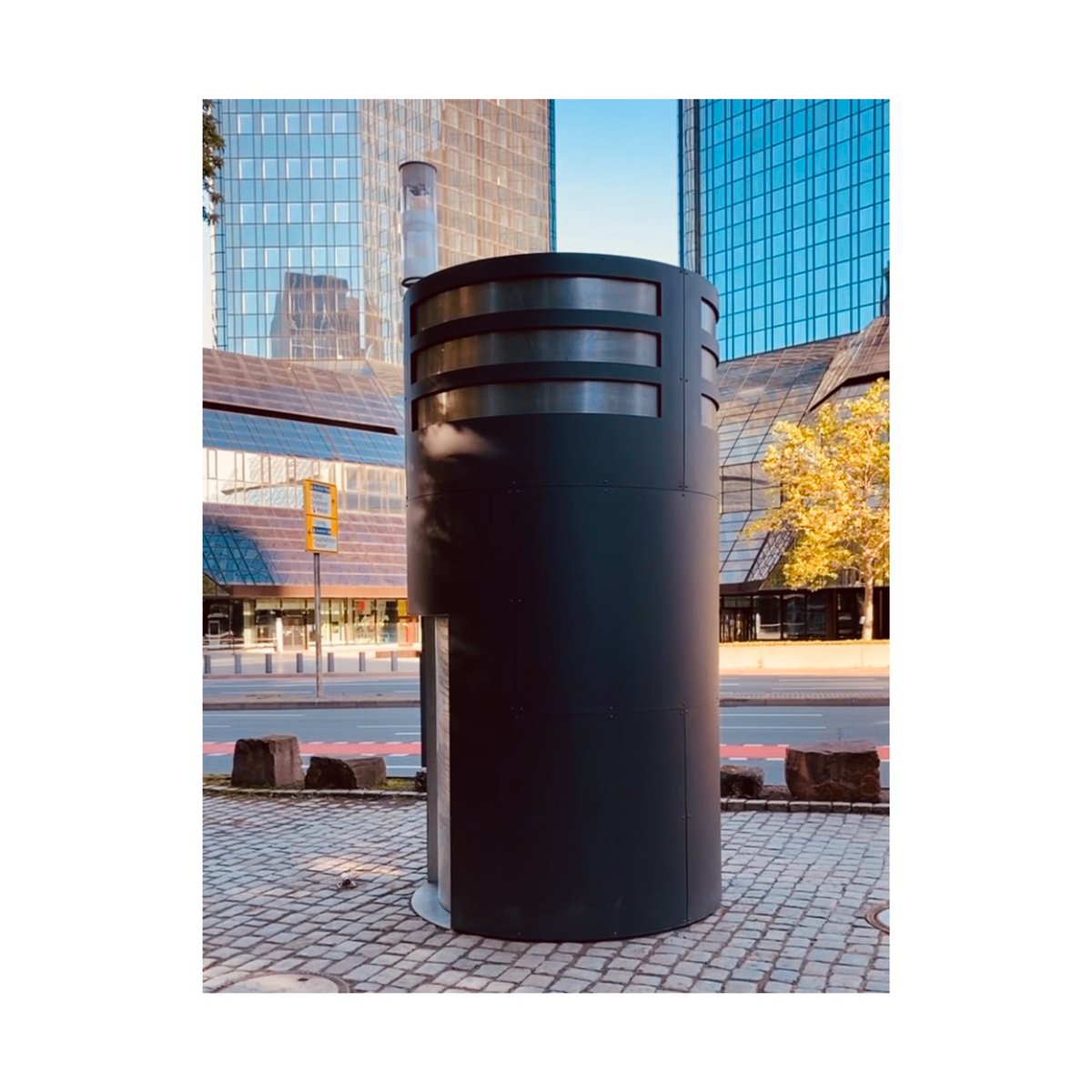 Durfte ausnahmsweise mal fürs <a href="/MMKFrankfurt/">MMK</a> über Kunst schreiben: über Cyprien Gaillards Frankfurter Schacht in der Taunusanlage ✨

cms.mmk.art/site/assets/fi…