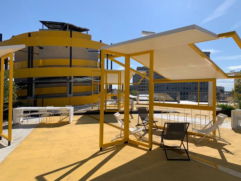 lpa_mobilites's tweet image. Besoin d&apos;une pause #nature ? Envie de voir autre chose que l&apos;architecture urbaine ? 🏢🚦

Rendez-vous sur le roof top du parking des Halles afin de profiter de la parenthèse bucolique qu&apos;apporte le jardin suspendu ! 🌿

#timeforabreak #natureinthecity