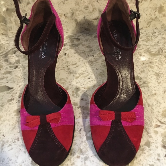 SatinNSteel's tweet photo. So good I had to share! Check out all the items I'm loving on @Poshmarkapp #poshmark #fashion #style #shopmycloset #viaspiga #privacyplease #irregularchoice: https://t.co/fYHtcAr82v https://t.co/Q4WFHE5G3q