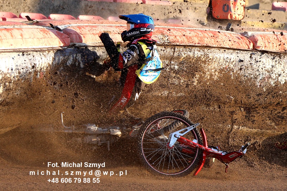 SpeedwayCanvas's tweet photo. A few shots from yesterday`s Polish individual semifinal in @gtmstartgniezno  feat. @323Przedpelski #OskarFajfer @PrzemoPawlicki #NorbertKrakowiak @peperacing151 
More pics soon :-) https://t.co/orFcAVxiMW