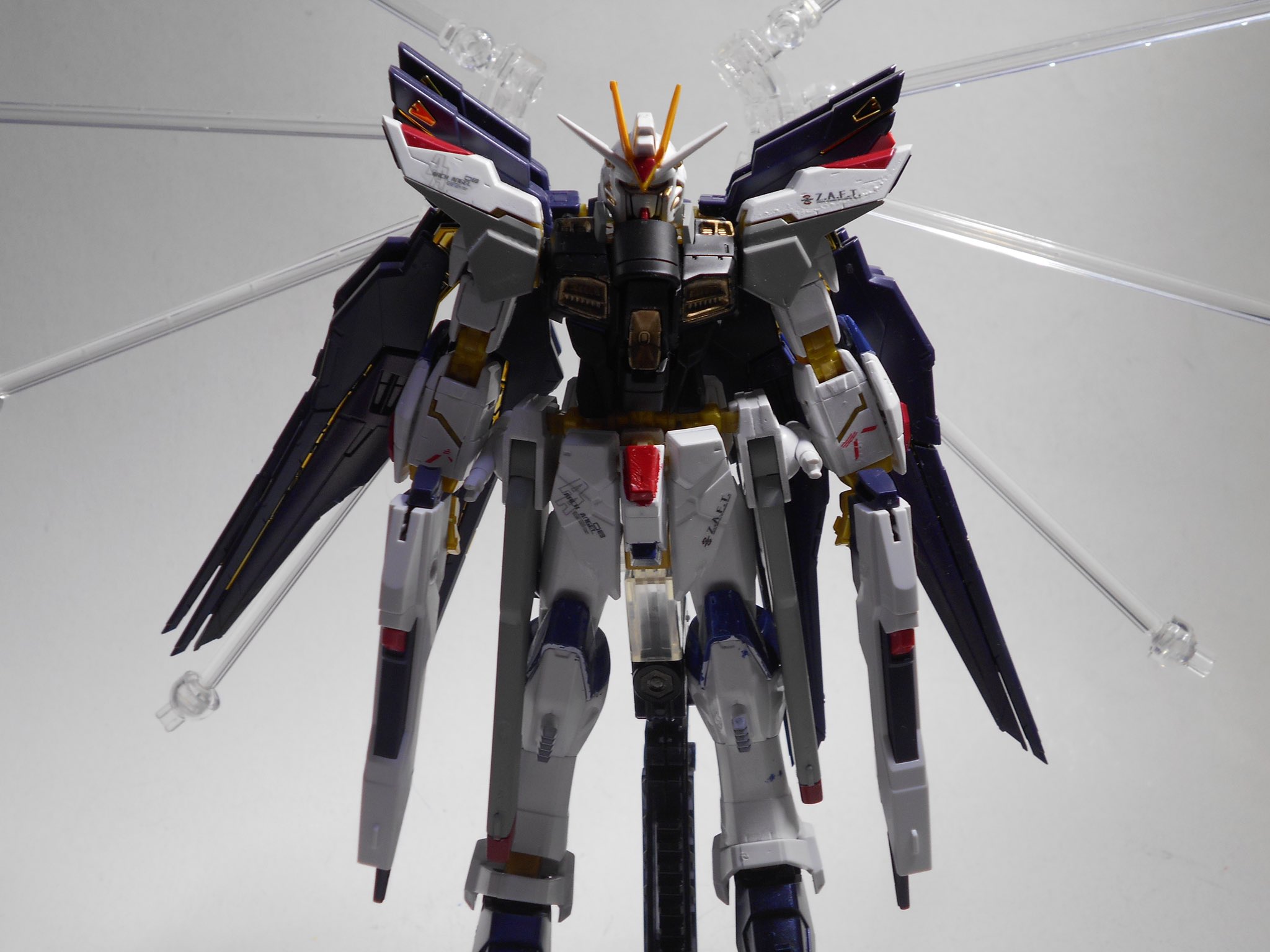 りょうすけ No Twitter オリジナルストライクフリーダム完成今回はhgceとrgのミキシング改造をしてオリジナル風そしてメタルビルドなどを意識しつつ改造をしました ドラグーンのパーツはブルーを吹いた上からピンクゴールドを吹いて上品な感じに仕上げました