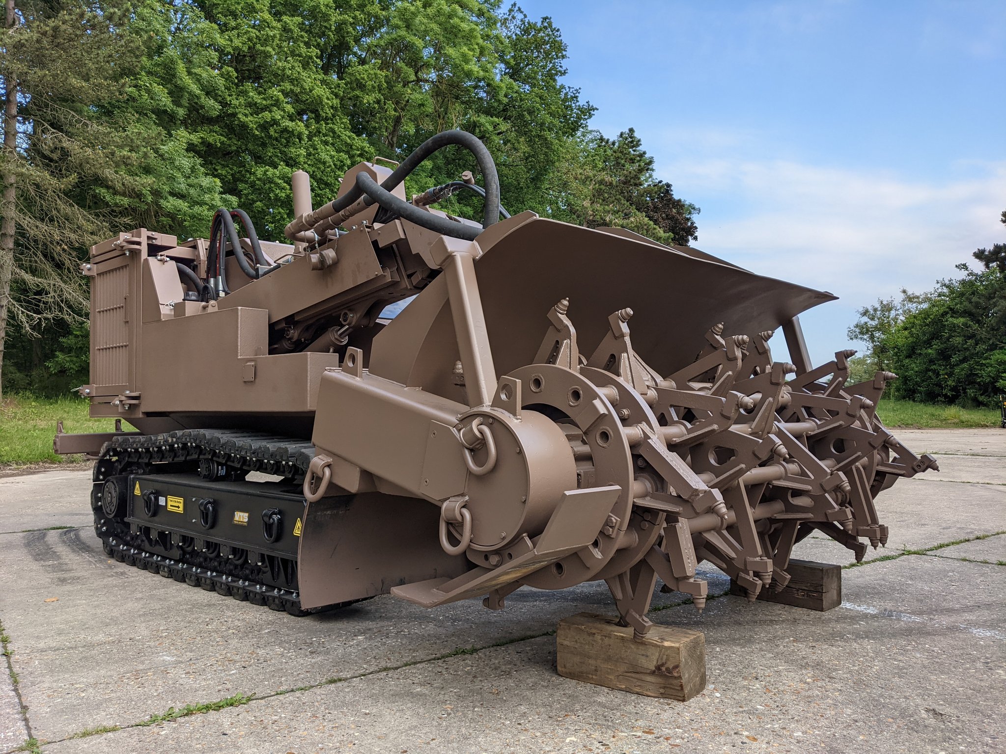 E3hcDlZWUAM-o8u?format=jpg&name=large