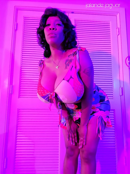 Hello Twitter!! I'm back😀❤💋 They wouldn't give me my original page back and I figured 3 months was long