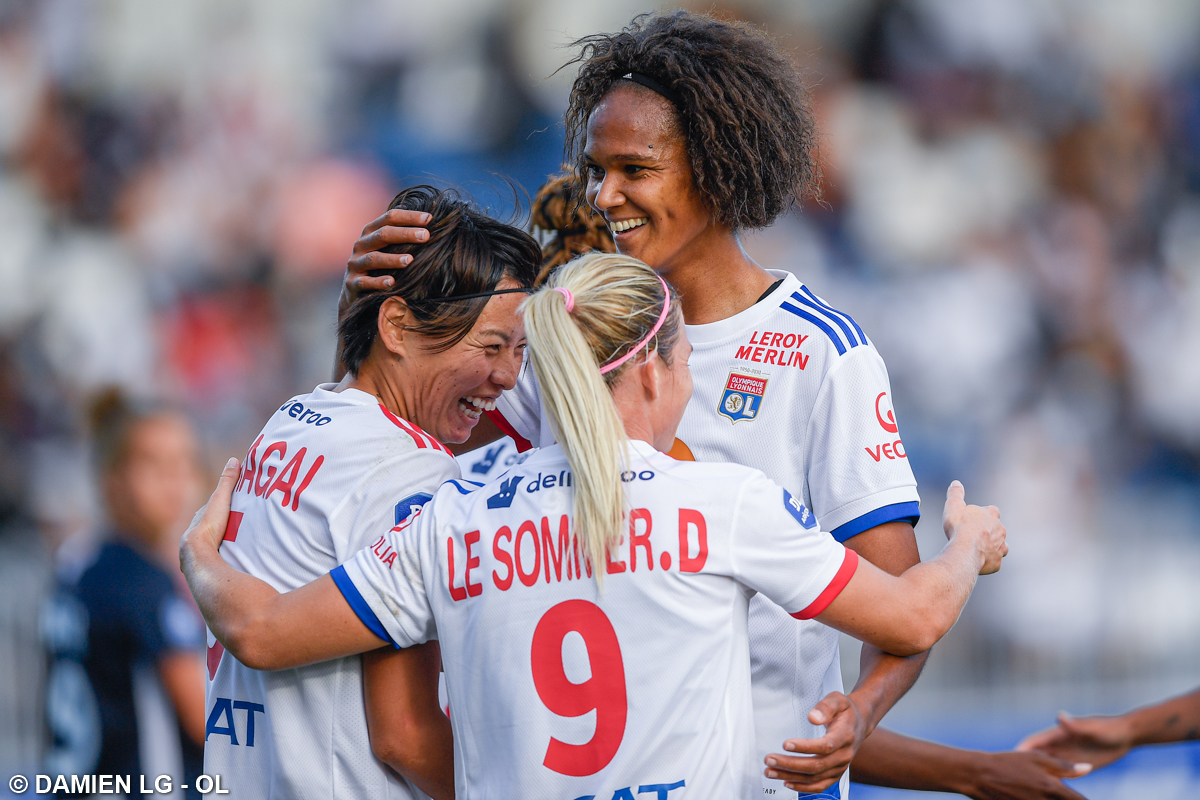 🔴#Jeu 🔵

RT &amp; Follow pour tenter de gagner l'un des 3 maillots dédicacés par nos joueuses !!