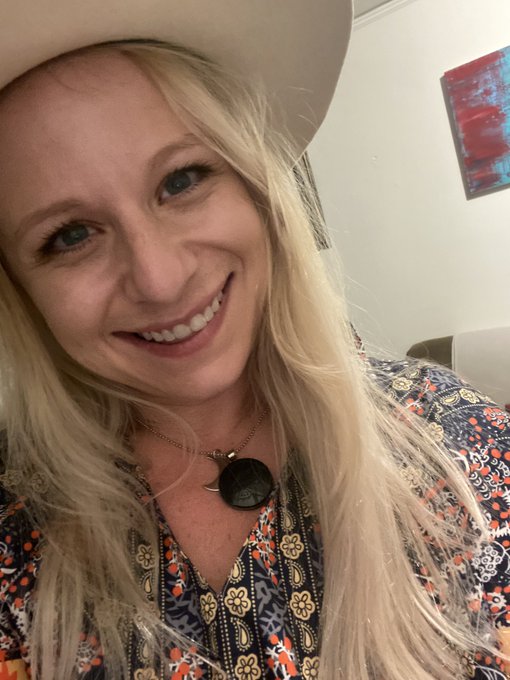 My outfit for my birthday dinner last night!!! My fans keep me dressing the nicest! Thanks @eric4953<a href="/tag/showerjam"class="tags"><span>#showerjam</span></a>