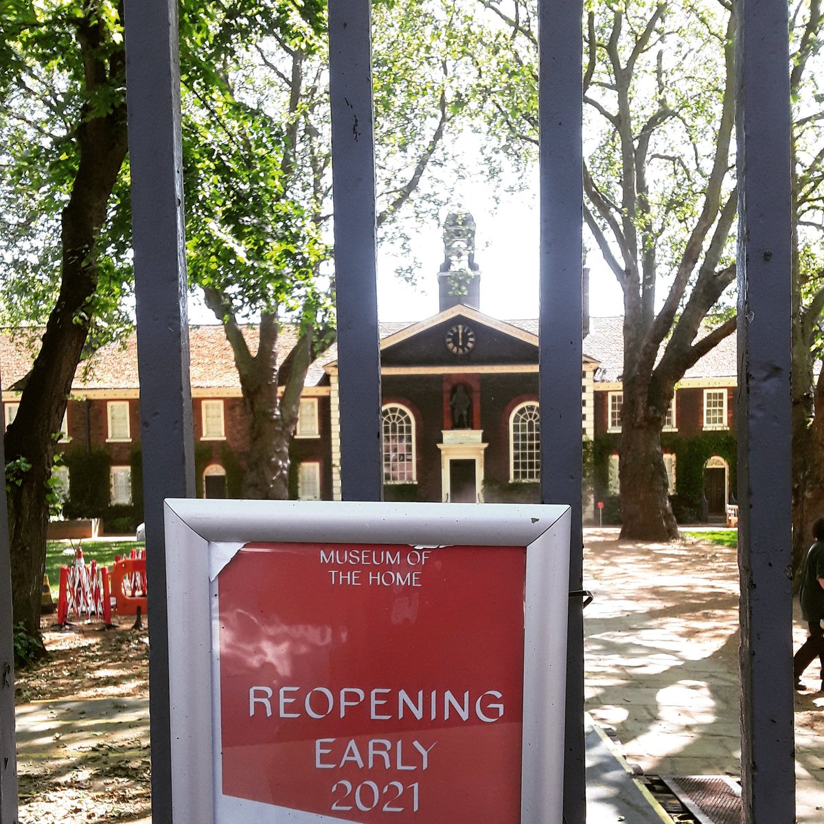 LondonersLondon's tweet photo. My 62nd #LondonersLondon tip for #CentralLondon - @MuseumoftheHome 136 #KingslandRoad, #Hoxton. Formerly the #GeffryeMuseum the new #museum explores what home means to past, present &amp; future generations. Reopens #Free entry, this Saturday 12th June 2021.#LetsGuide #UniquelyLondon https://t.co/HMZnyEZnDu
