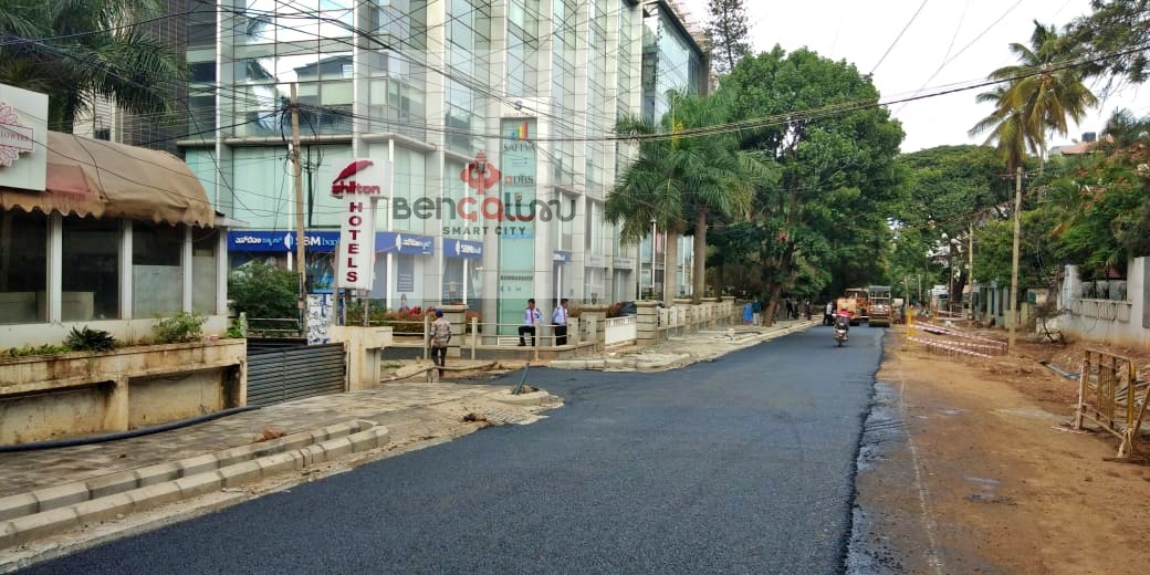BLRSmartCity's tweet photo. In the next 15 days, #Ulsoorroad will be #asphalted and #ready to use. One side of the stretch has been #asphalted now.
@MoHUA_India @SmartCities_HUA @SCM_Karnataka @BBMPCOMM @BBMPAdmn @iDeCKLimited https://t.co/BlSh06ayuP