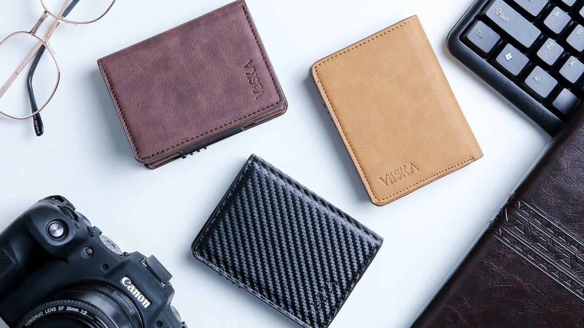 MyVaska's tweet photo. Rasa macam nak buat Giveaway Wallet dekat twitter. Tapi tak pasti ada yang nak join tak.

Kalau tweet ni dapat 10RT kami onz giveaway wallet.

Kalau tak ada yang onz, kami buat dekat instagram je 🥲 https://t.co/Z4nYXEFo8B