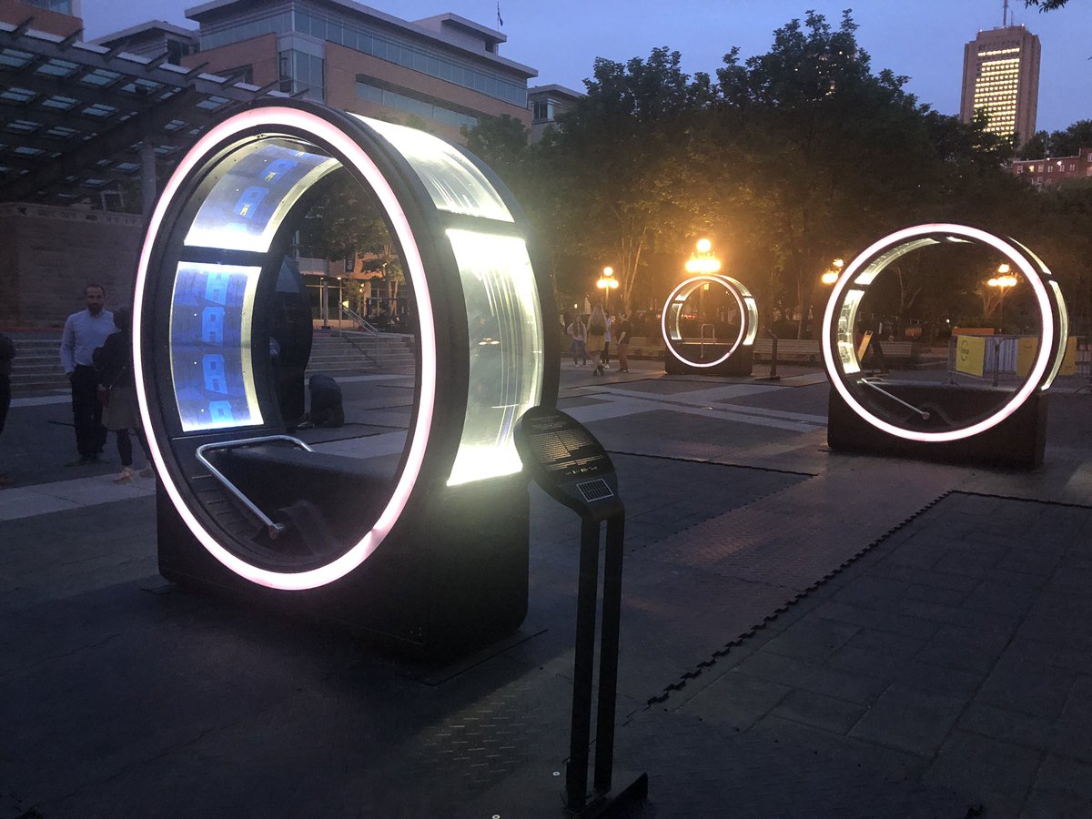 AnneJoCameron's tweet photo. LOOP - une installation rétro-futuriste qui allie numérique et littérature s’installe à compter d’aujourd’hui Place de l’Université-du-Québec. Plaisir garanti ! #rcqc @popnumeriQC #Québecanimé @villequebec #Ekumen #gratuit https://t.co/2ANR7lX11u