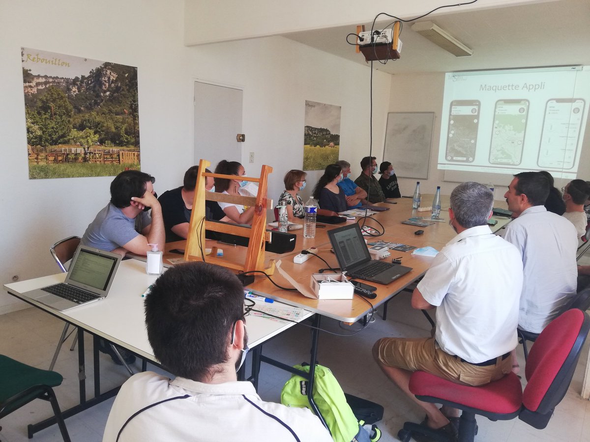 Première #pausepitch avec <a href="/InsituSystems/">Insitu Systems</a> qui nous a présenté son projet d'objets connectés pour optimiser les ressources en eau 💙💧🌊
Vous avez un projet ? Venez le pitcher au #tierslieu
#entrepreneurs #coworking