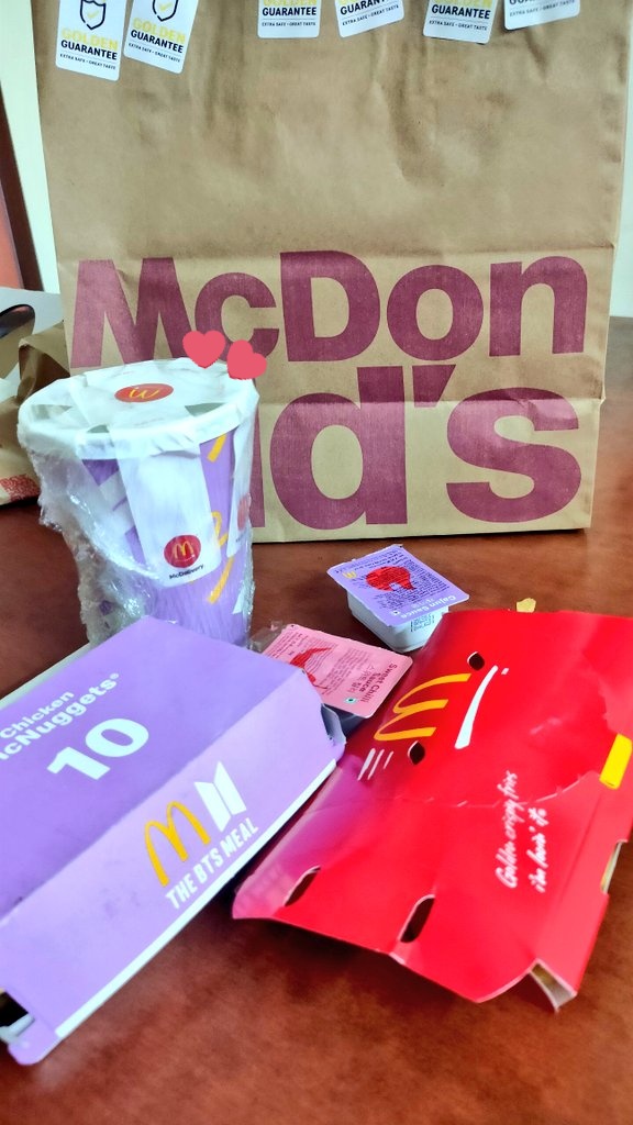 JeonIsmyhyung's tweet photo. I finally got my bts meal yesterday I'm so happy finally india has been involved in something 🍴 #BTSMeal #BTSxMcD #McDonaldsXBTS #mcdindia https://t.co/bbuxH56NiN