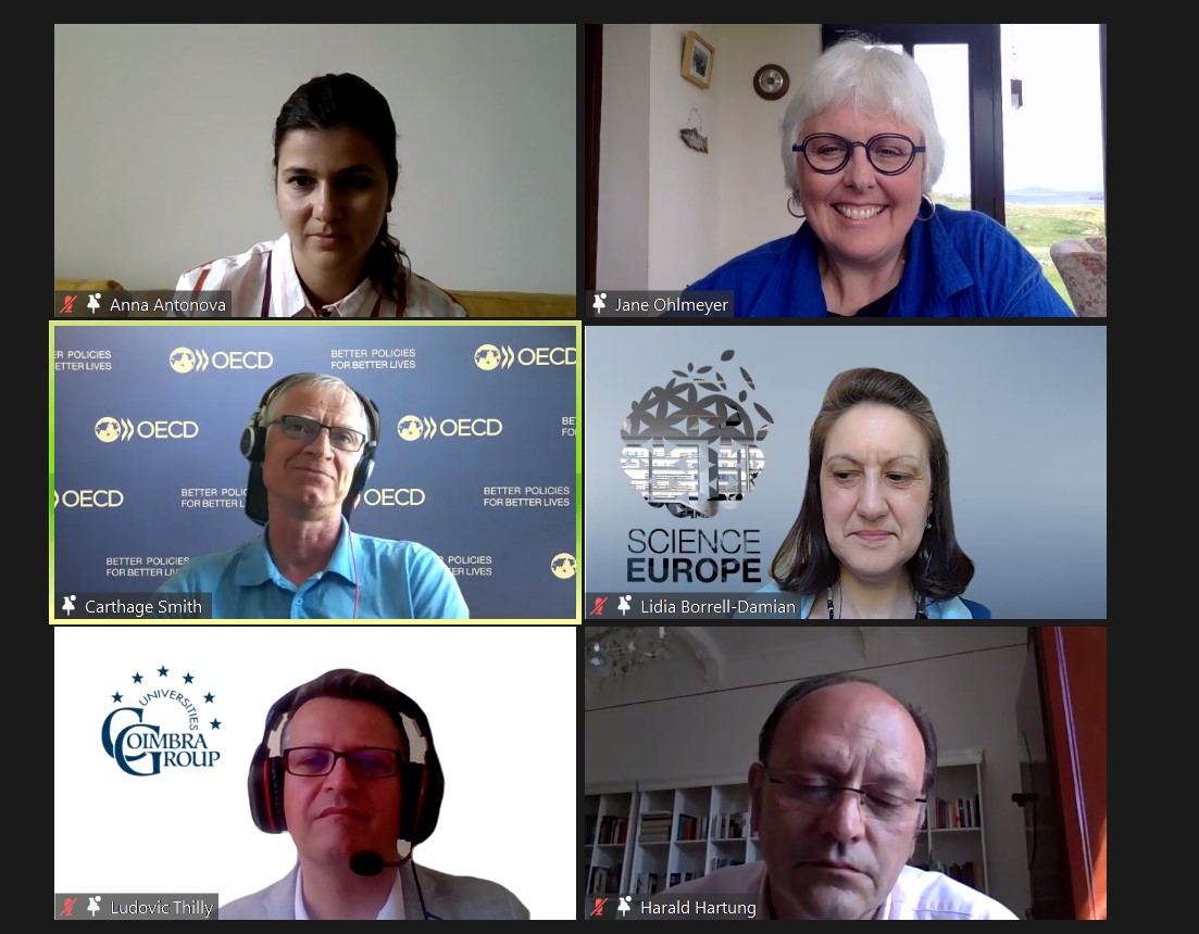 shapeID_eu's tweet image. Q&amp;amp;A session - how can we best bridge build across disciplines? Great question from @Niamh_NicGhabh #shapeidtoolkit @TLRHub Great suggestions coming from speakers and the audience for thinking about how we can use the learnings from SHAPE-ID and the #shapeidtoolkit