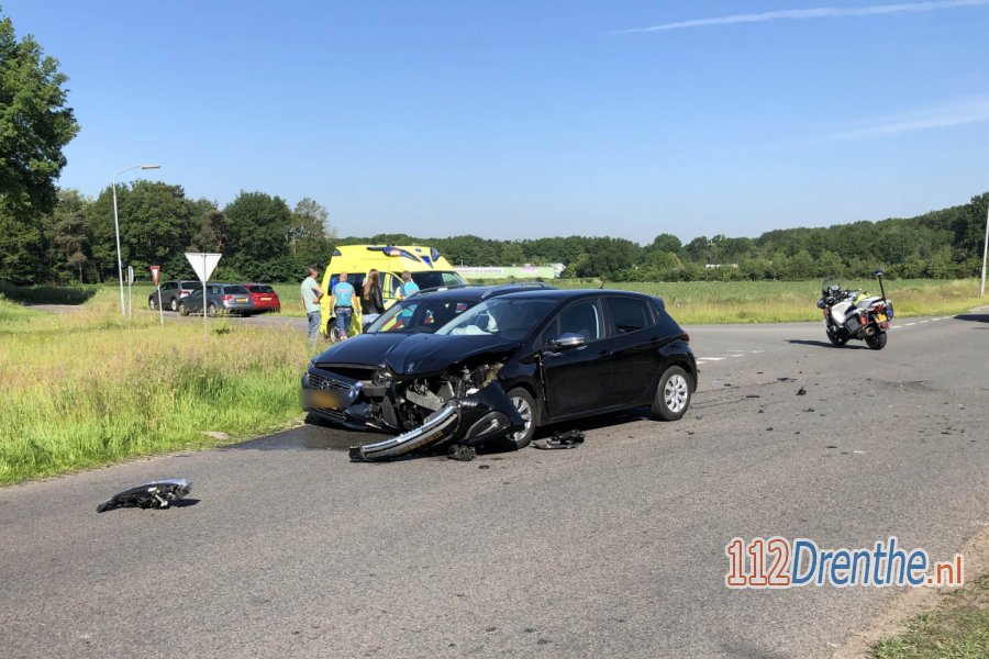 Veel schade maar geen gewonden bij aanrijding in #Sleen. 112Drenthe.