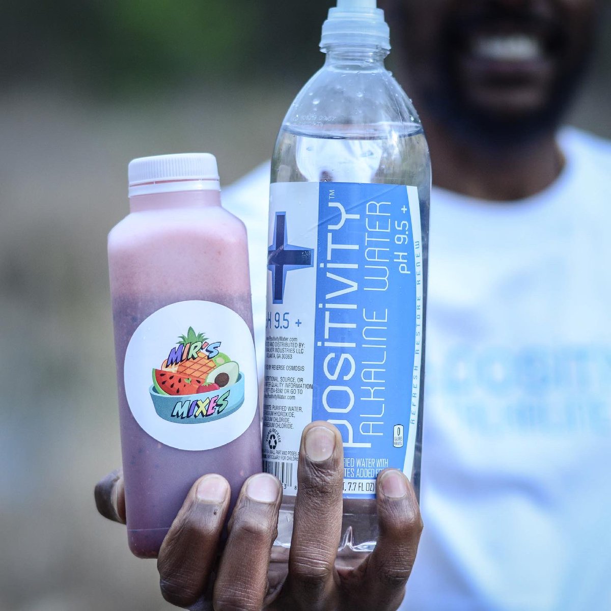 Amir17X's tweet photo. Mir’s Mixes & Positivity Water
Fruit Juice, Smoothies, Fruit Bowls, and Alkaline Water!
Take care of YOU! Love YOU!
#MirsMixes
#PositivityWater
#BuildingCommunitiesBetter https://t.co/gPhgGDhazE