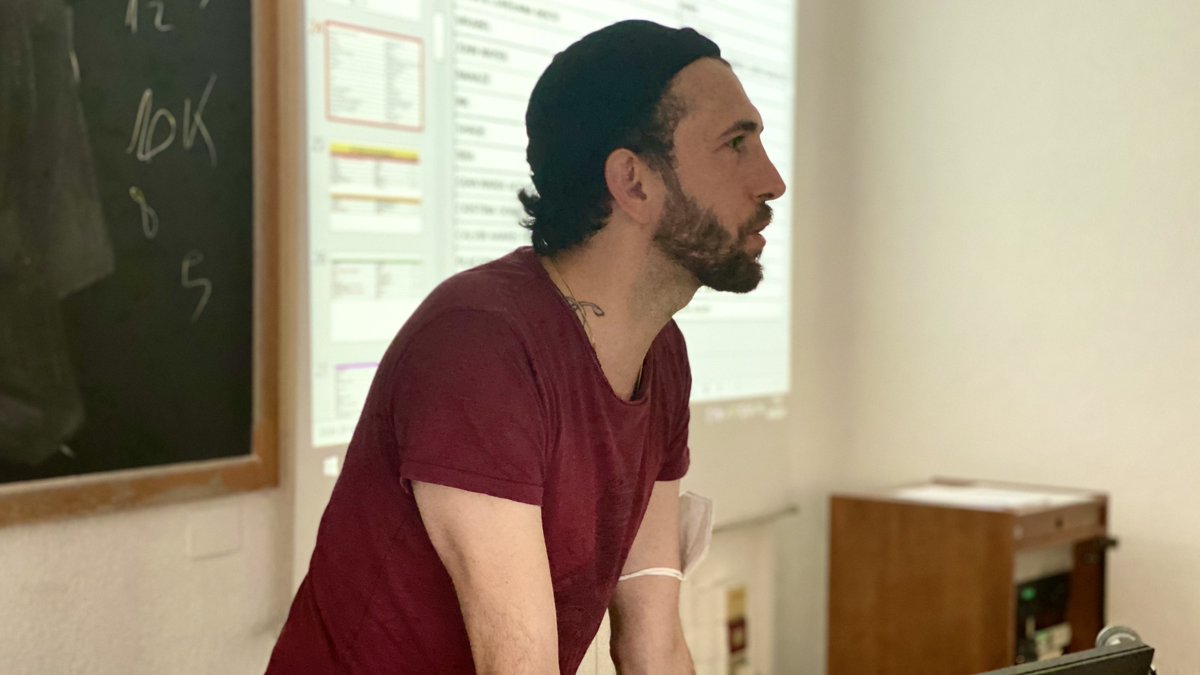 MasterMusica's tweet photo. In cattedra il prof. @MarcoDanelli3 (Music Programmer Specialist @mtvitalia / @vh1italia) per una lezione sulla gestione delle #playlist.

#MasterMusica 
@Almed_Unicatt 
@Unicatt 
@Cattolica_News https://t.co/eeuME4WVi7
