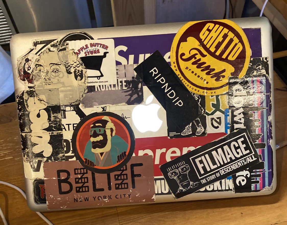 Dj鎖鎌 Twitterren 前のやつ ノートpcに貼ってあるステッカー見せろ T Co Jhtxfmmvbw Twitter