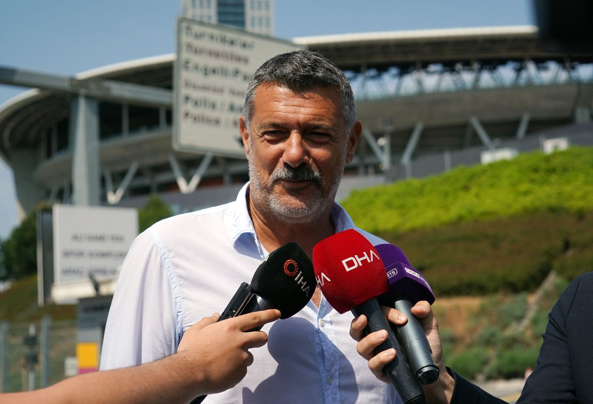 sportcelltr's tweet photo. 💬 Yiğit Şardan: ''Yıllardır her gün takım elbise giyip traş olmak zorunda kaldım. Traş olurken de çok fazla cildimi çok zorladım. Fiziksel olarak zorunluluğumdan dolayı bundan sonra da böyle giyinmeye devam edeceğim.''

📌 CANLI
👉 https://t.co/ax1w6igPZM https://t.co/nq9TYBV0B3