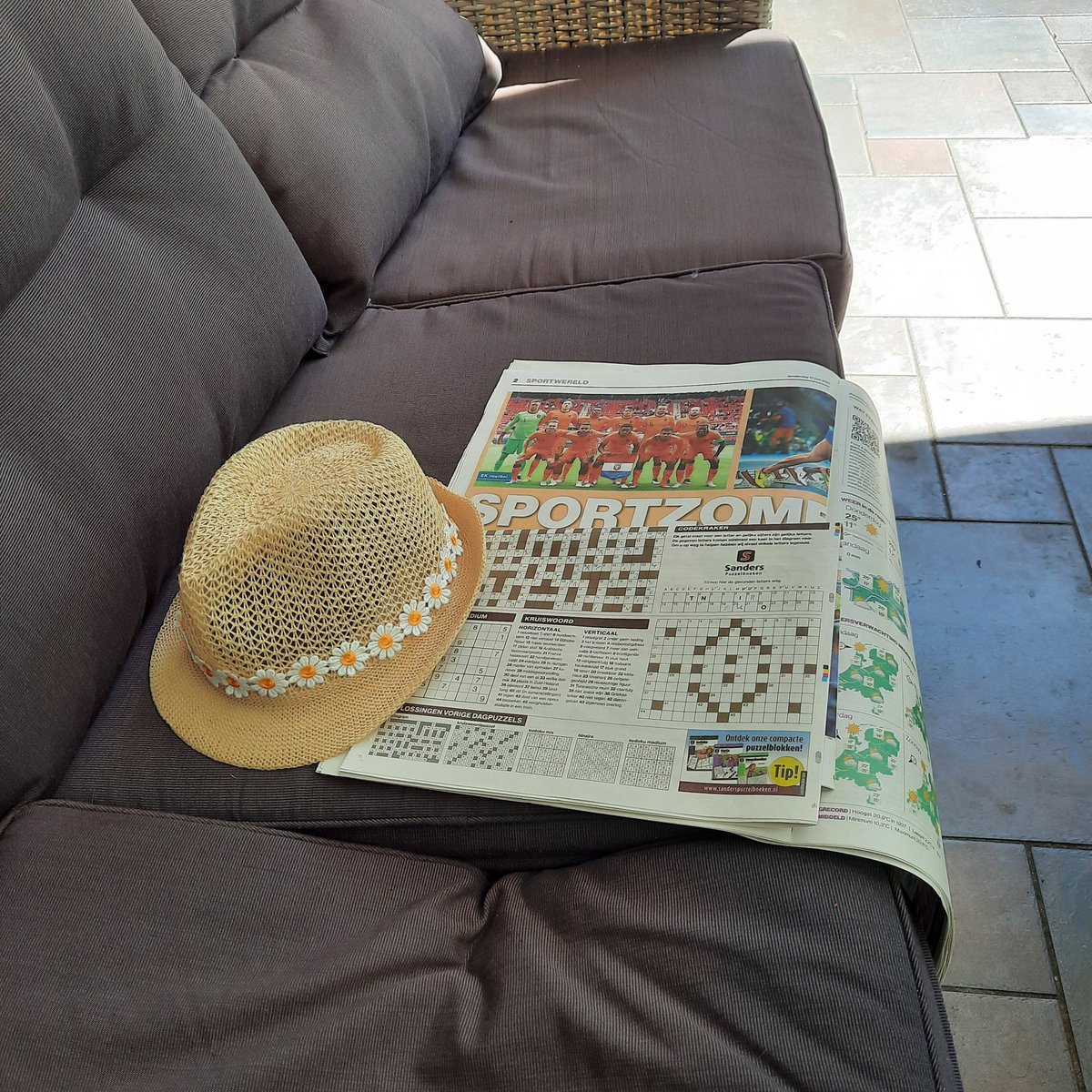 patrick42koning's tweet photo. Heerlijk met de #gasten #lunchen op het #terras in de #achtertuin van #RespijthuisPatrick met mooi uitzicht op de voorbij varende bootjes op de #Alblas. Gewoon genieten! @_maisonpatrick https://t.co/ms4fryxx3z
