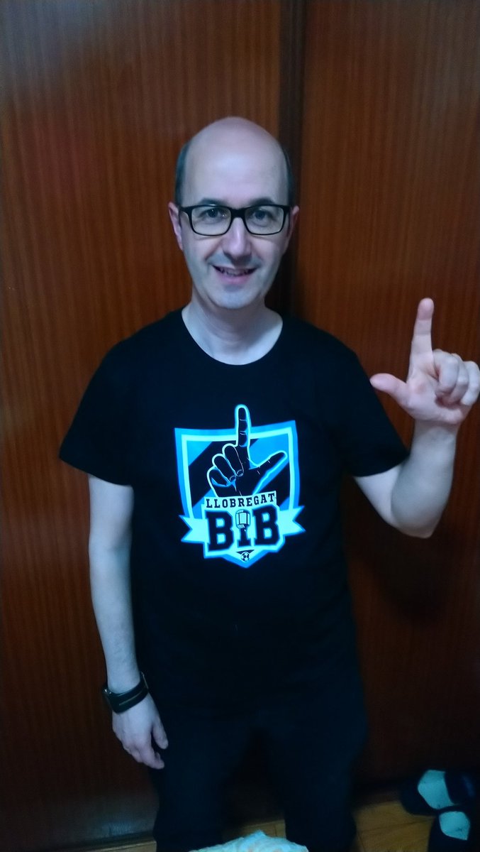 Juanmaperico's tweet photo. Ya me llegaron las camisetas de mis amigos de @llobregatbib y de paso ayudamos por una buena causa. #bancdealiments #dameunaele #RCDE https://t.co/fz6XonJxbP