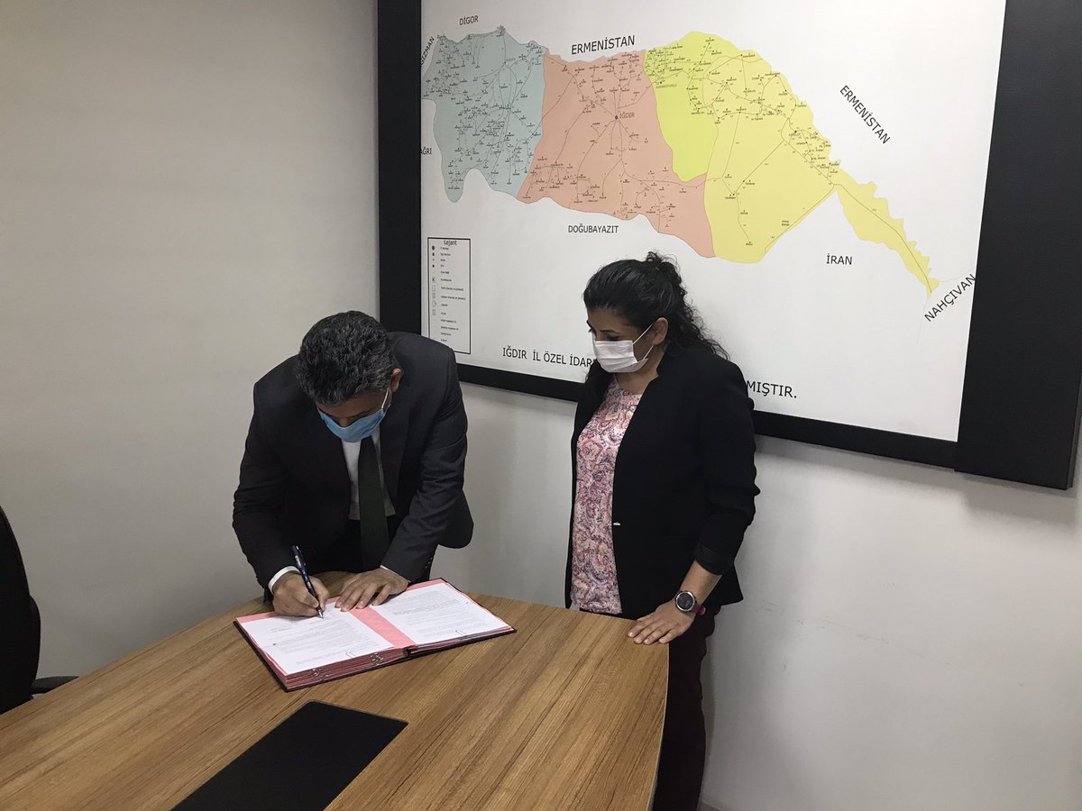 Iğdır Denetimli Serbestlik Müdürlüğü tarafından Hayatına Yön Ver projeleri kapsamında ikincisi hazırlanan Beko Loder (Kepçe Operatörü) projemizi Serhat Kalkınma Ajansı tarafından kabul görerek sözleşme imzaladı.Iğdıra Hayırlı olsun