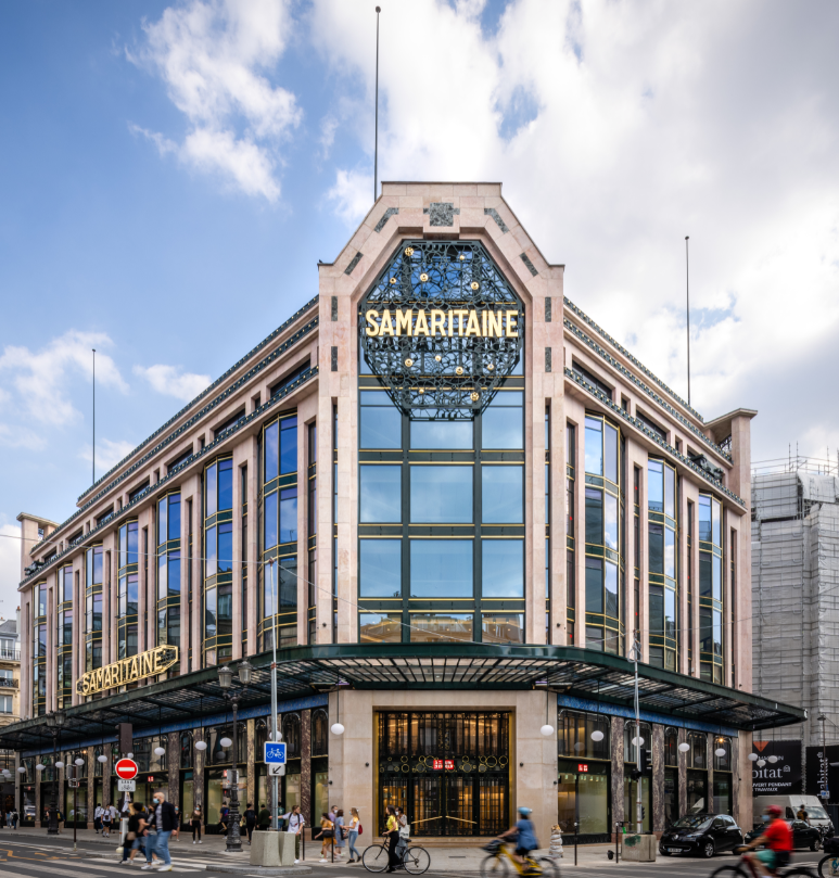 La Samaritaine Magasin 3 a été livrée à LVMH par <a href="/Bouygues_BatIDF/">BouyguesBatiment IDF</a> Rénovation Privée après 22 mois de travaux.
Une fierté pour Rénovation Privée de redonner au bâtiment son luxe de 1930.
Architectes : B Architecture et DYA