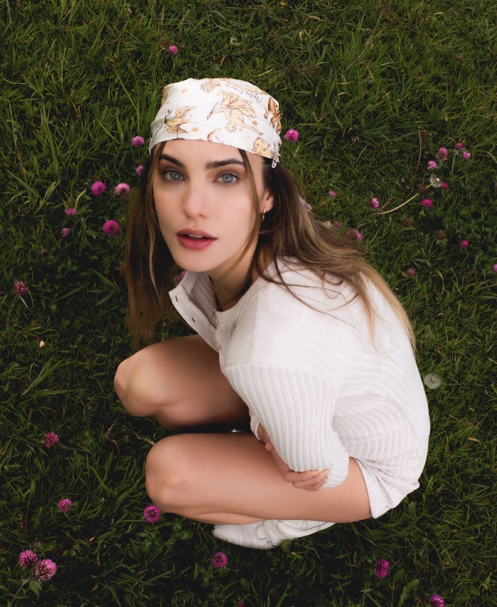 goalsbarbarena's tweet photo. Buenos días ☀️ 
A darle con todo por nuestra @macabeso 💕

#PremiosMTVMIAW
#MTVLACRUSHMACA https://t.co/NF1O3CgkKR