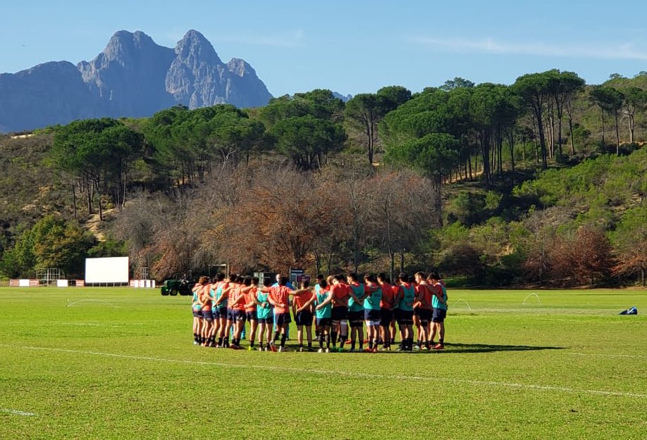 ¡Pusimos primera en #Sudáfrica! El plantel dirigido por José Pellicena realizó su primera práctica en la ciudad de Stellenbosch, con el foco puesto en el #U20Series #VamosArgentina #RugbyJuvenil 🇦🇷🇿🇦