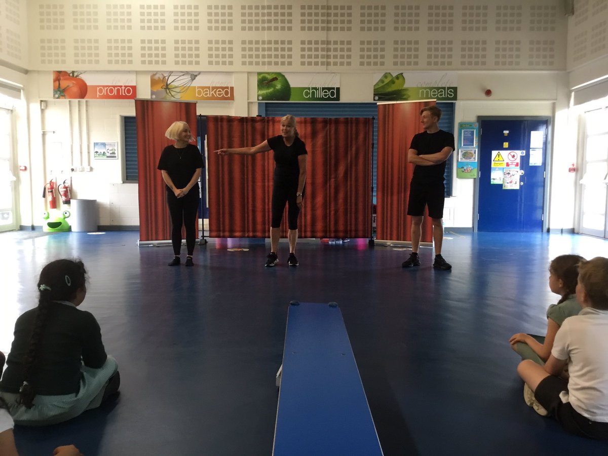 MissLambertHg's tweet photo. We have enjoyed a brilliant FREE panto this afternoon of Cinderella by @LifeInTheatre1 The children have had so much fun! @hgprimary @CultureLPool @MayorLpool Thank you! #popuppanto #Liverpool #LiveTheatre #culture #SaveTheArts #Cinderella #freepanto #schoolstour https://t.co/YIqEb6QHOd