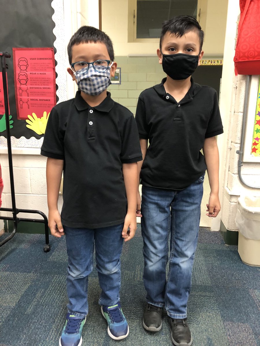 VersiaFWISD's tweet photo. ¡Día de gemelos en Versia L. Williams!

@FortWorthISD @penaraul @hcabal1 https://t.co/7UbaFKn6NL