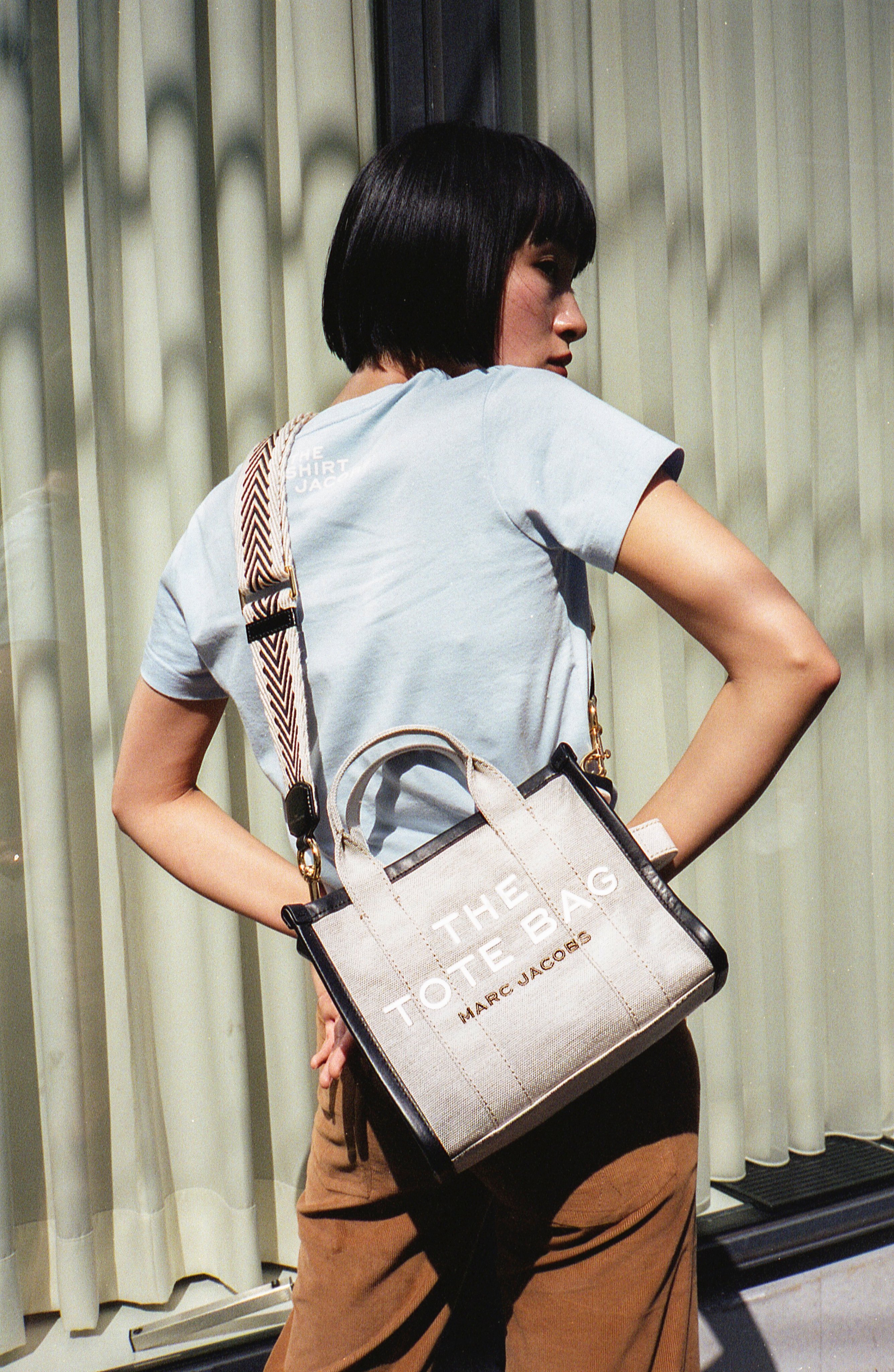 marc jacobs the tote bag street style