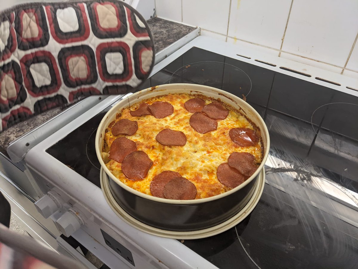 HamiltonSchool4's tweet photo. Freestyle Thursday in the kitchen and King Kenny Ken has created a Macaroni Cheese Pizza Pie
I can confirm it tasted exceptionally good π
#LifeSkills #MacAnCheese #PizzaPie https://t.co/UwlMezklIQ