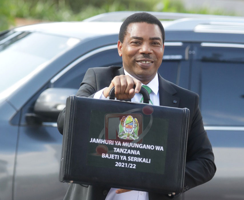 TheCitizenTz's tweet photo. ‘Government has collected Sh24.53 trillion in 2020/21 Fiscal Year out of Sh34.88 trillion planned’, says Finance and Planning minister Mwigulu Nchemba. #TheCitizenUpdate #Budget2021 #TZBudget https://t.co/dV3UzDpU2k